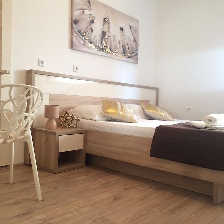 Apartmani Emilio Novalja Exterior foto