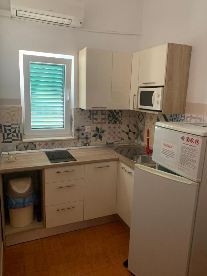 Apartmani Emilio Novalja Exterior foto