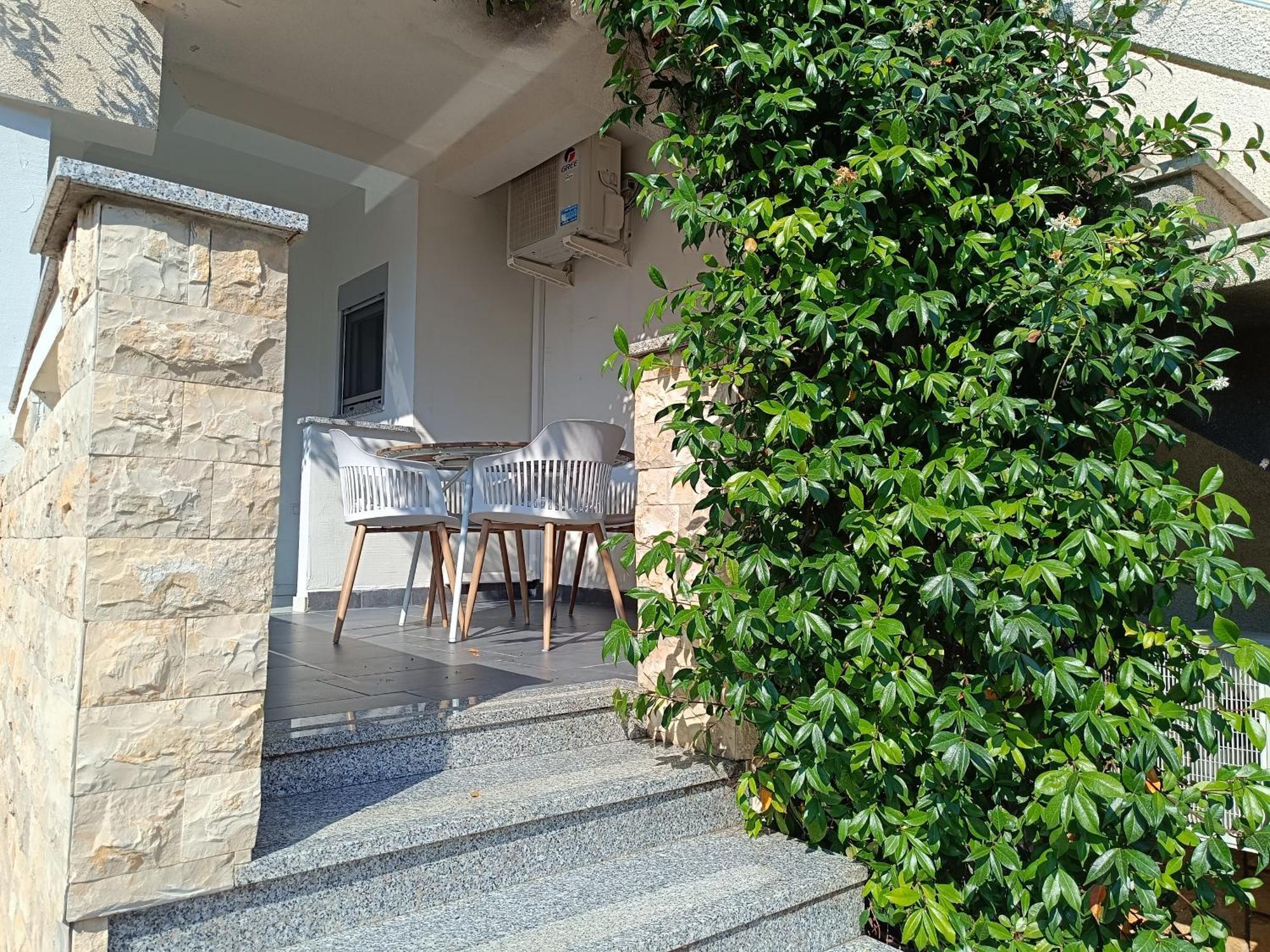 Apartmani Emilio Novalja Exterior foto