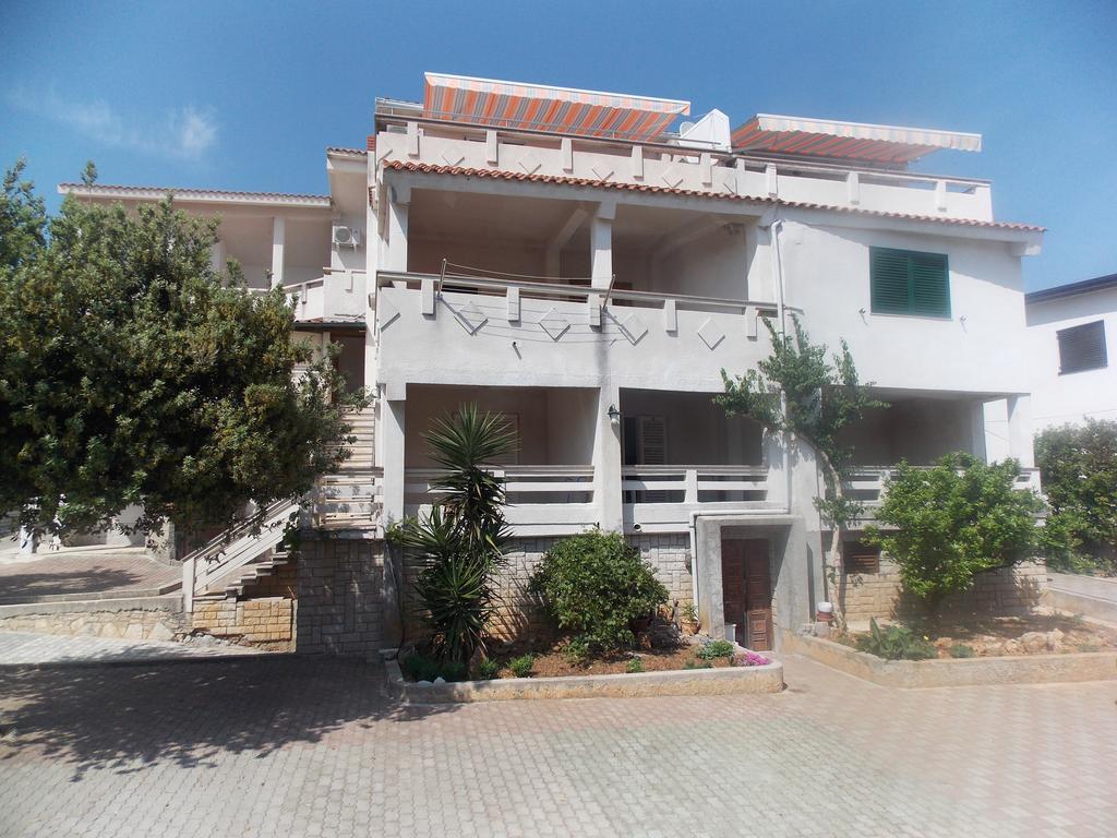Apartmani Emilio Novalja Exterior foto