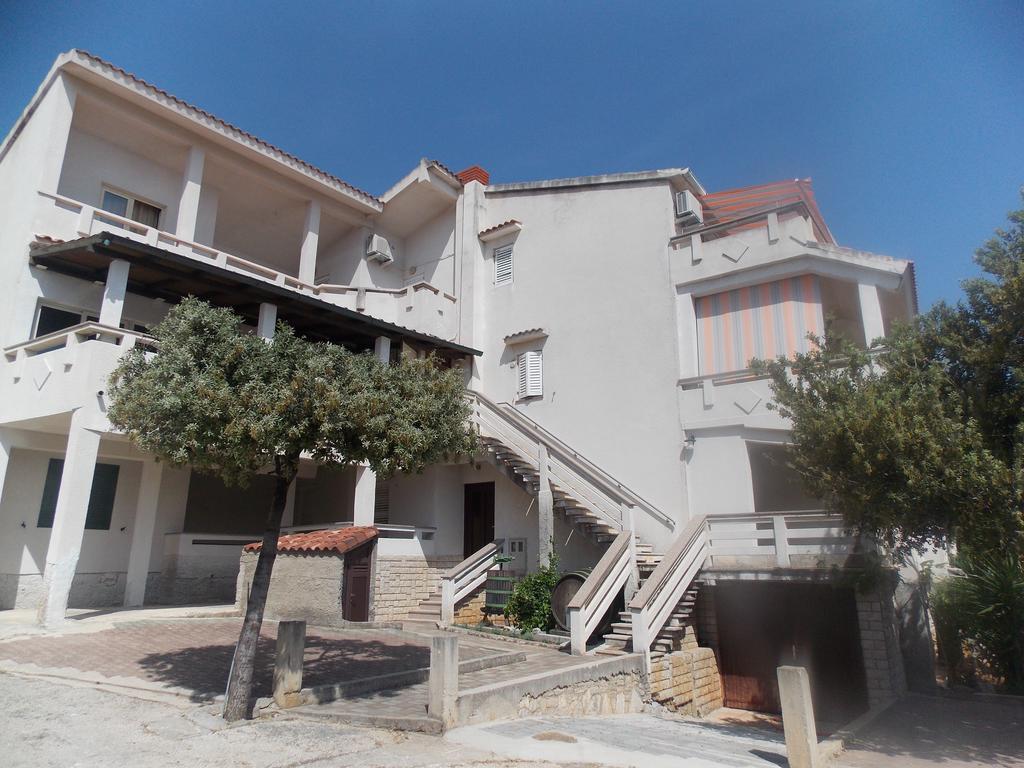 Apartmani Emilio Novalja Exterior foto