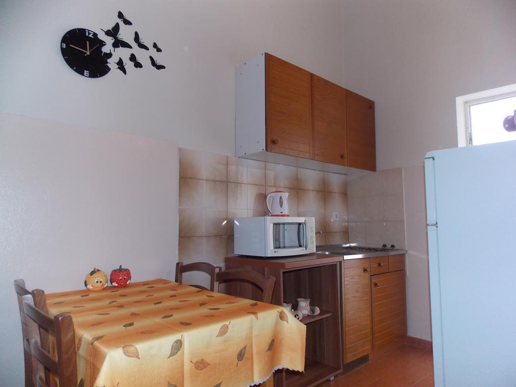 Apartmani Emilio Novalja Habitación foto