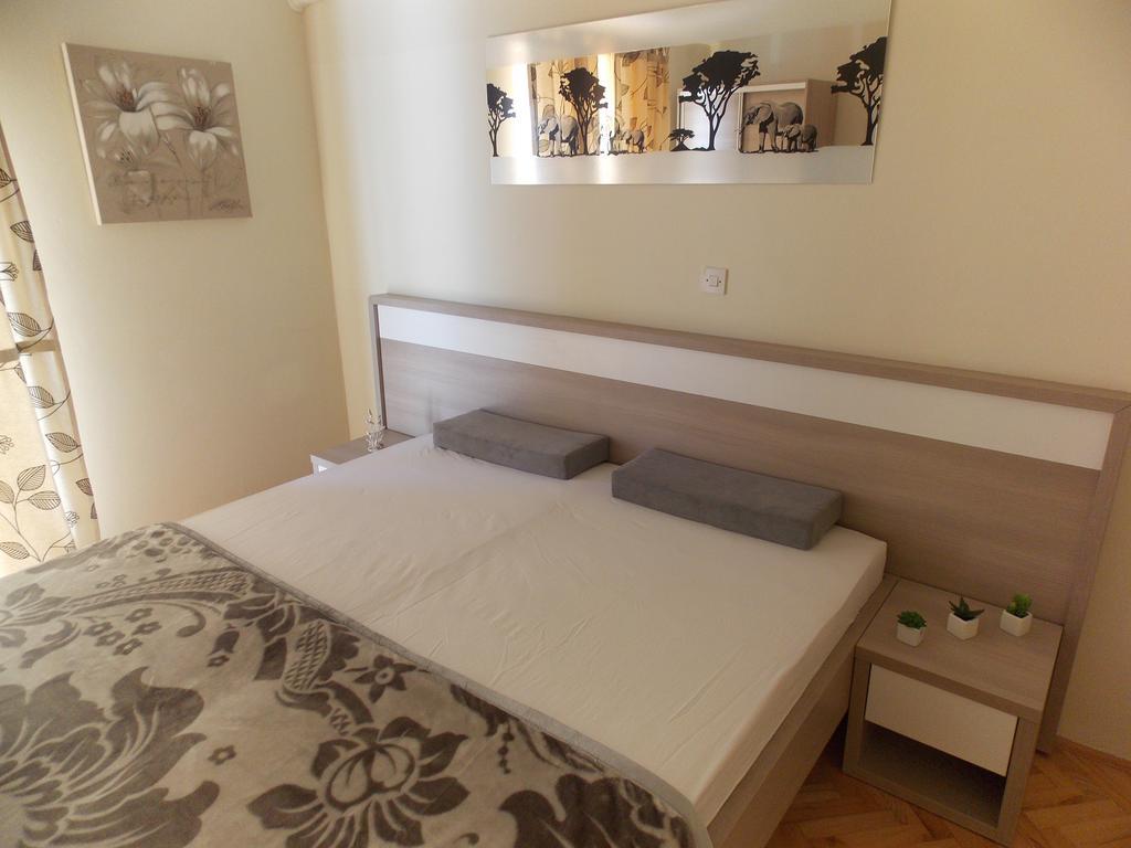 Apartmani Emilio Novalja Exterior foto