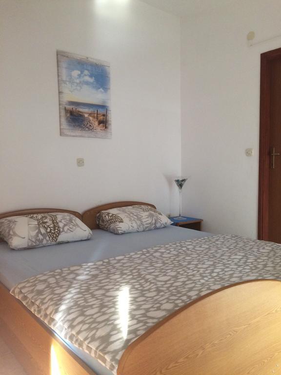 Apartmani Emilio Novalja Exterior foto