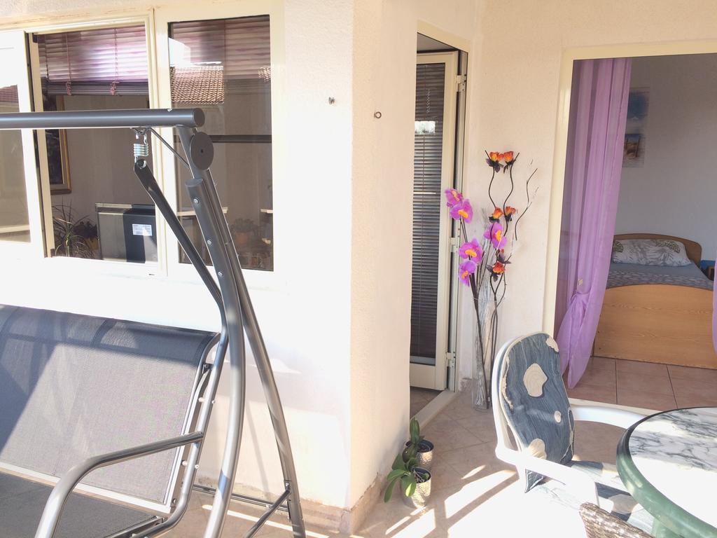 Apartmani Emilio Novalja Exterior foto