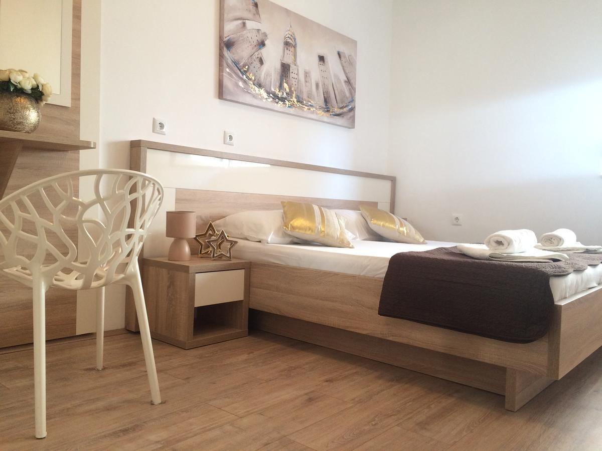 Apartmani Emilio Novalja Exterior foto