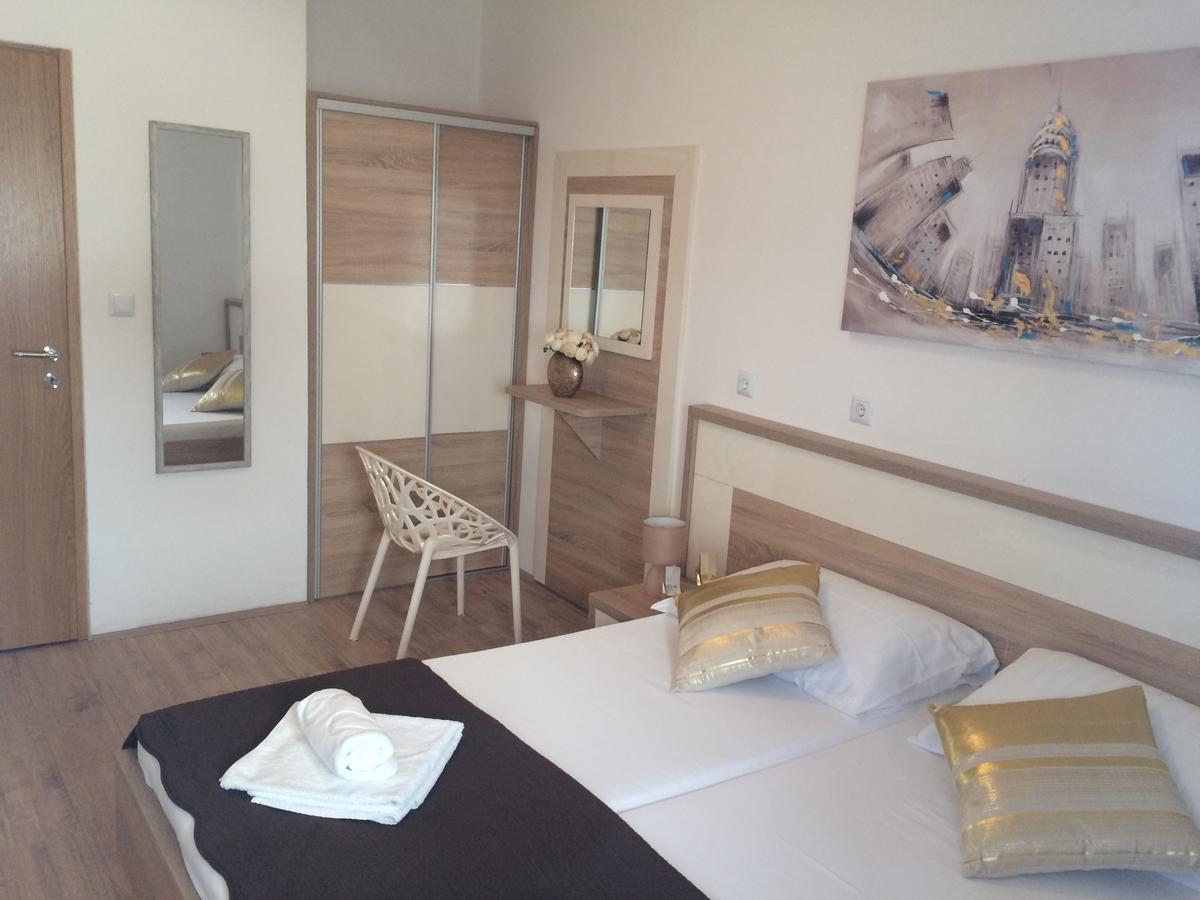 Apartmani Emilio Novalja Exterior foto