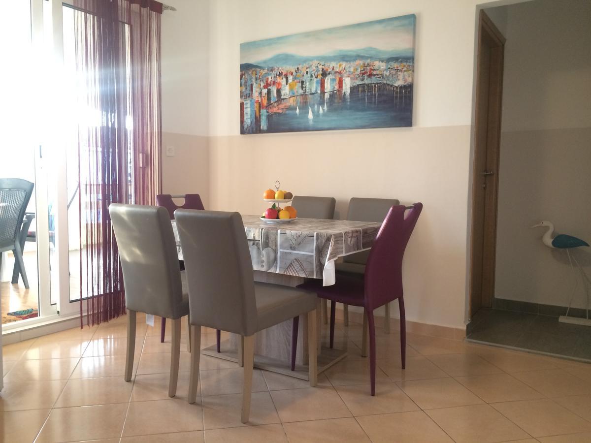 Apartmani Emilio Novalja Exterior foto