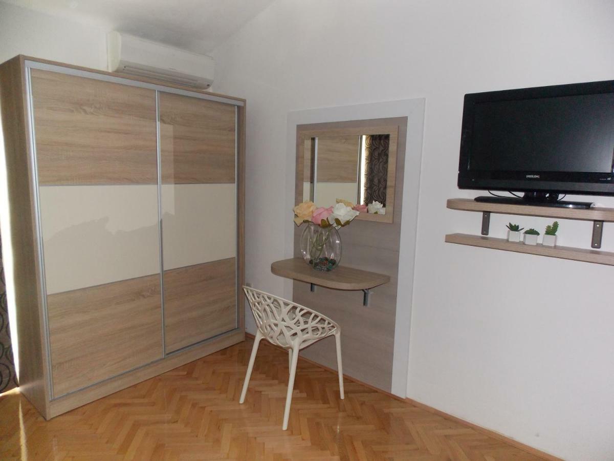 Apartmani Emilio Novalja Habitación foto