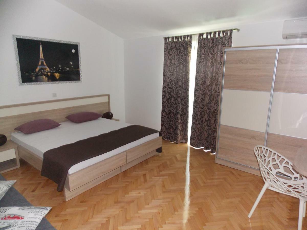 Apartmani Emilio Novalja Habitación foto