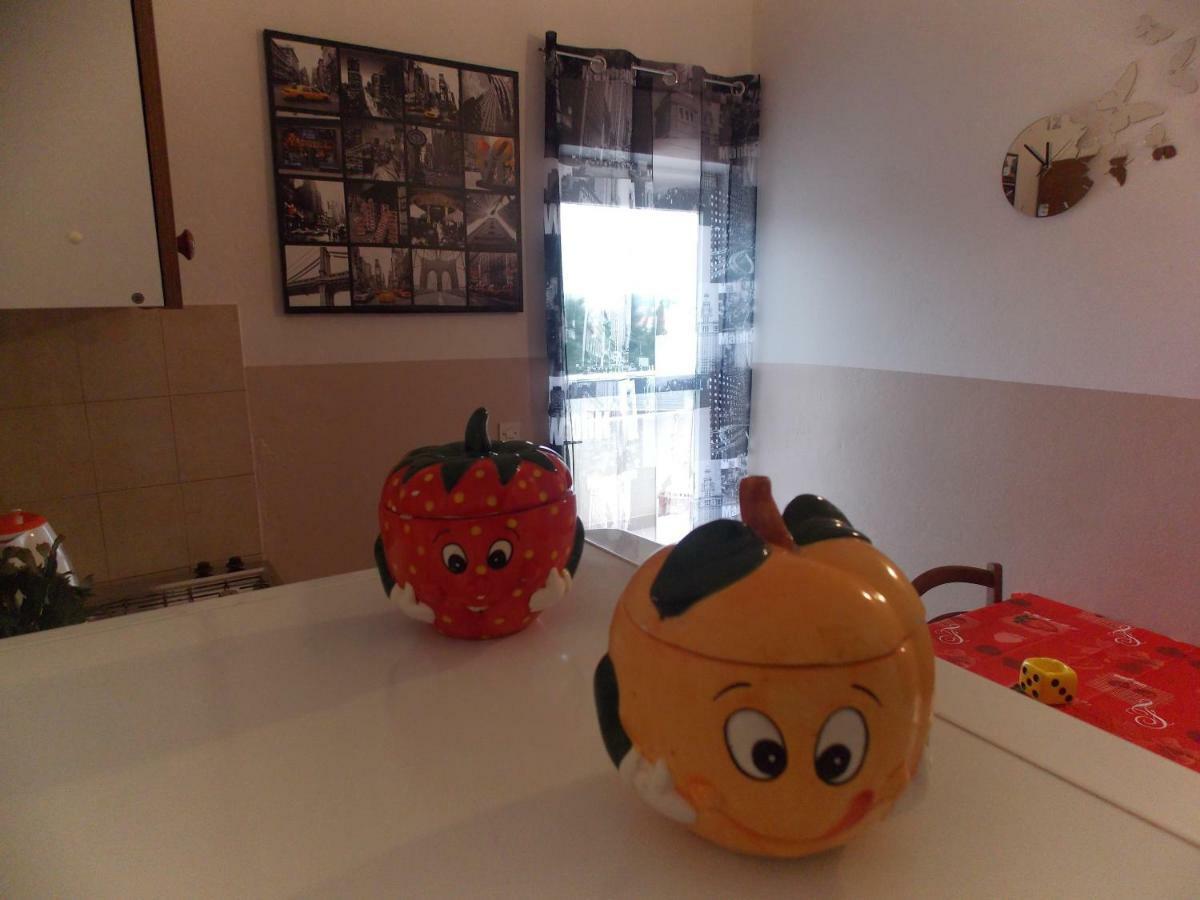 Apartmani Emilio Novalja Habitación foto