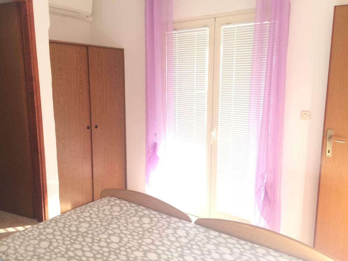 Apartmani Emilio Novalja Exterior foto