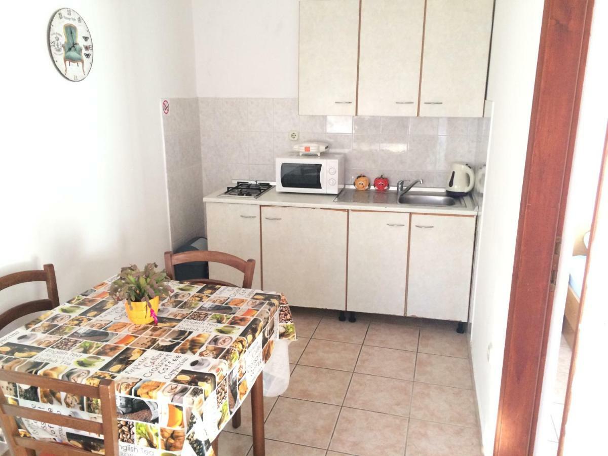 Apartmani Emilio Novalja Habitación foto