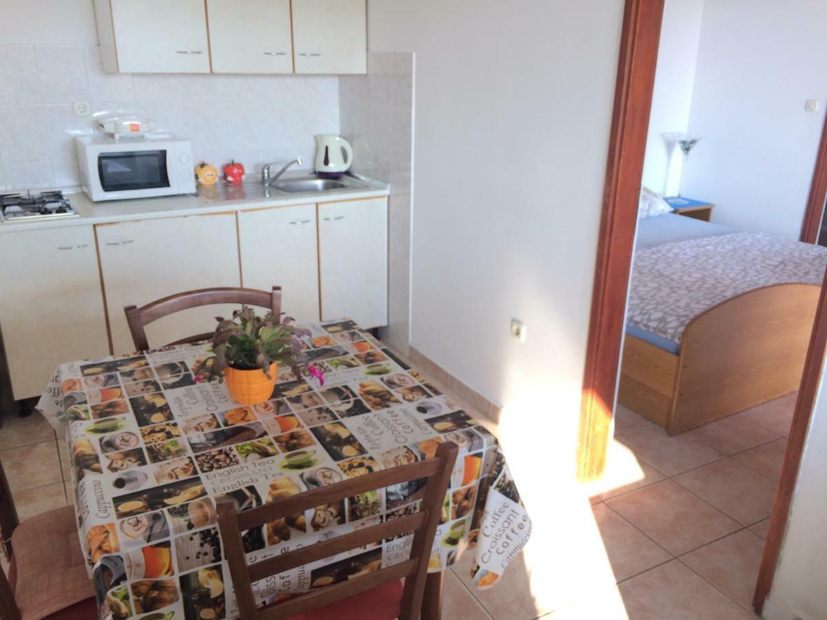 Apartmani Emilio Novalja Habitación foto
