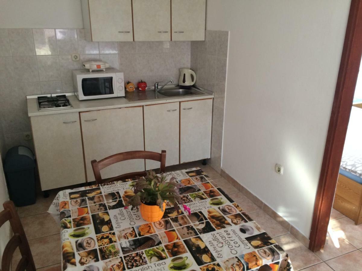 Apartmani Emilio Novalja Habitación foto