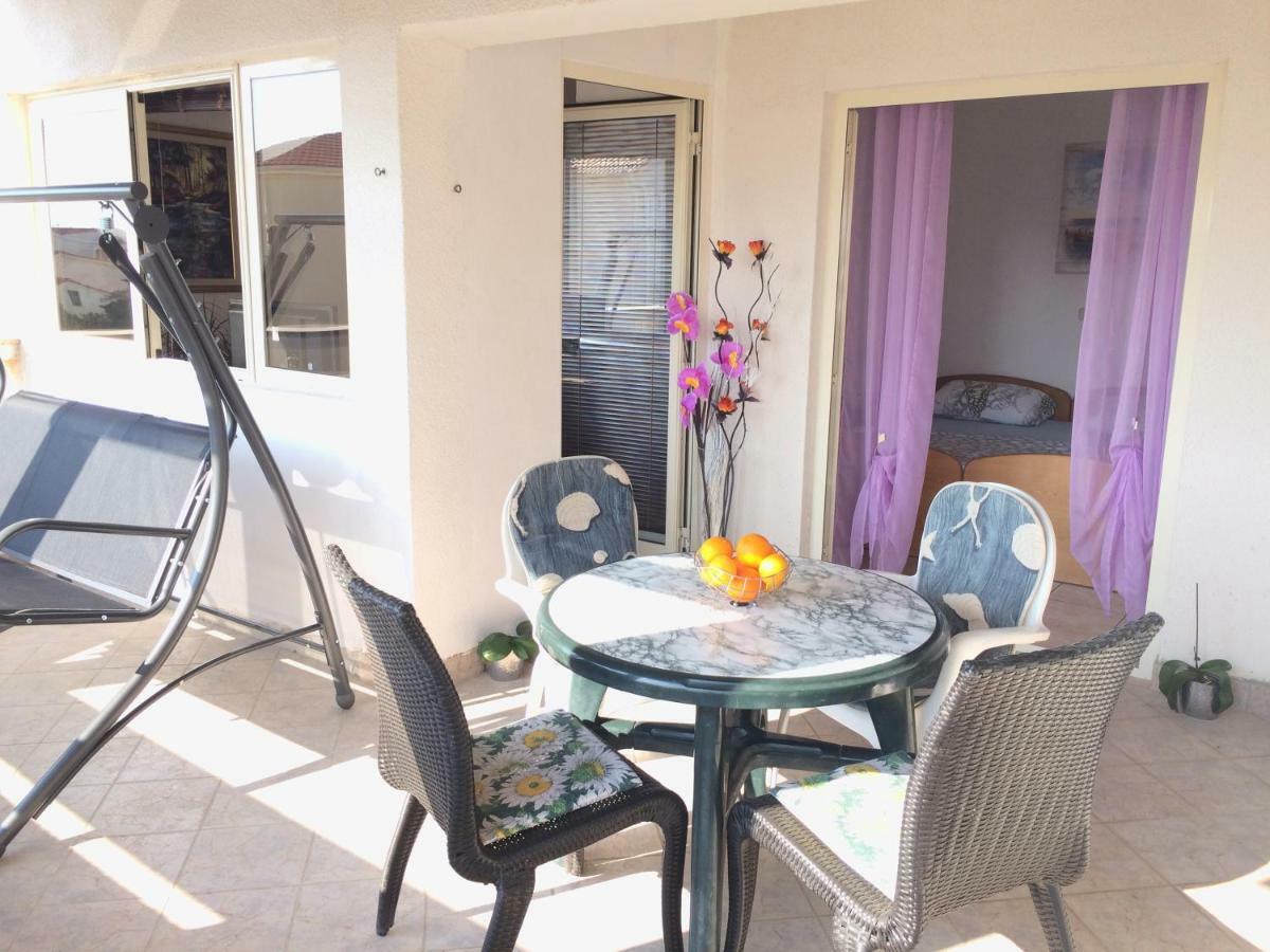 Apartmani Emilio Novalja Habitación foto