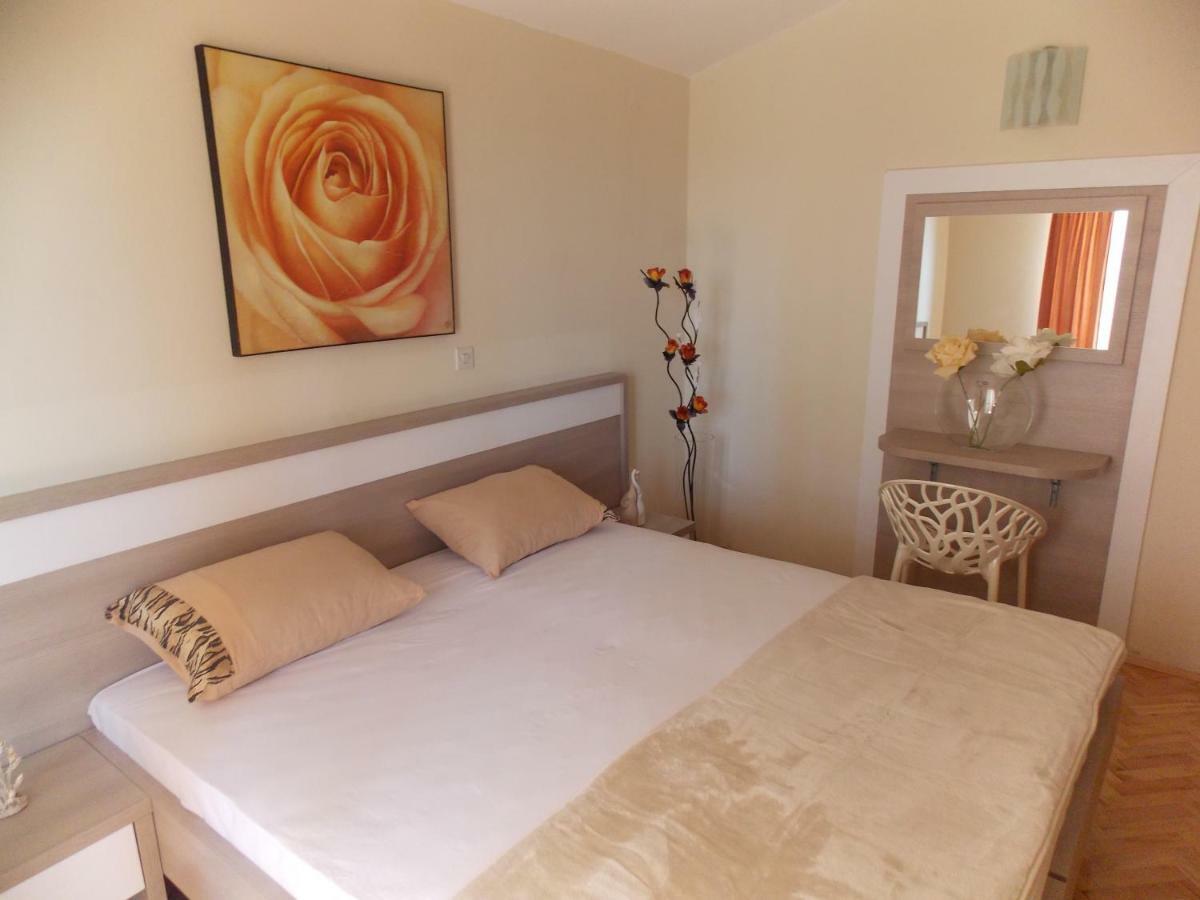 Apartmani Emilio Novalja Habitación foto