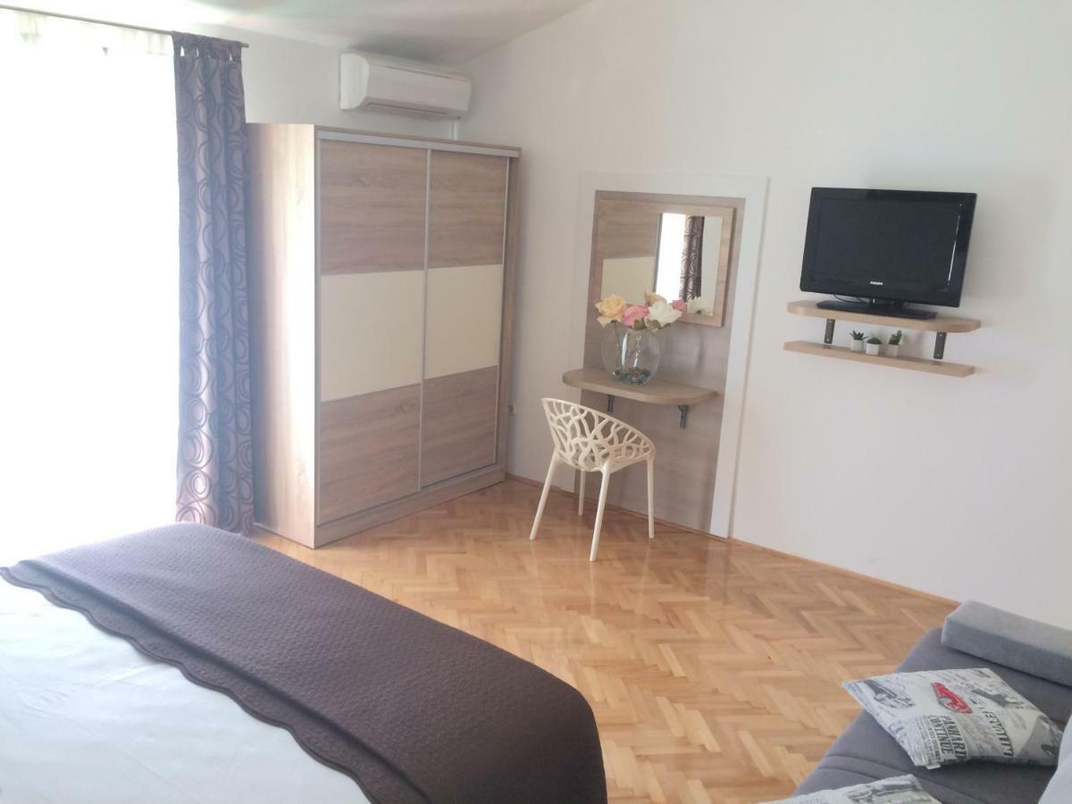 Apartmani Emilio Novalja Exterior foto