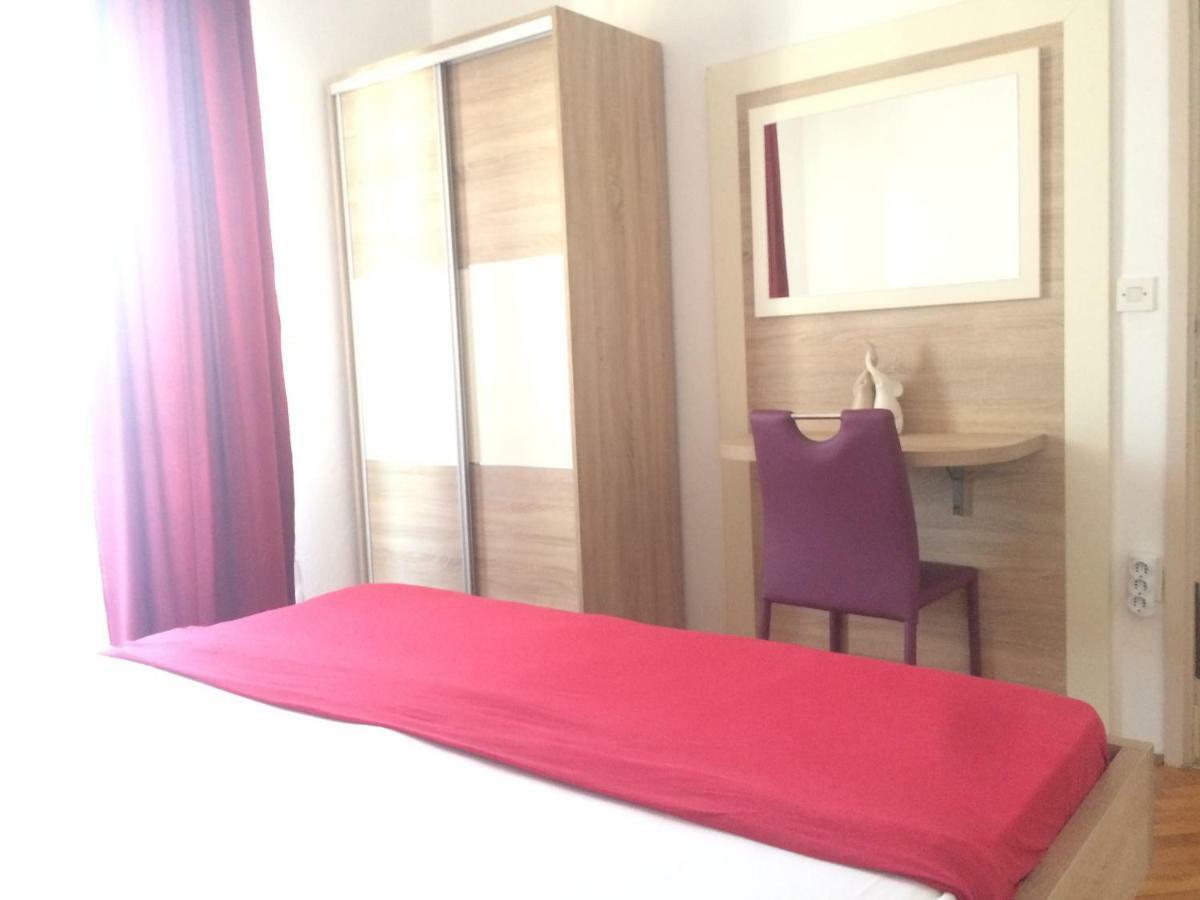Apartmani Emilio Novalja Exterior foto
