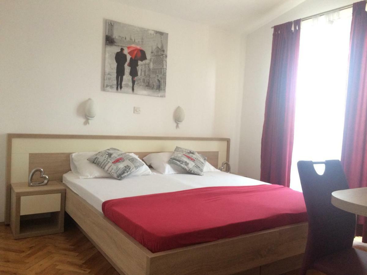 Apartmani Emilio Novalja Exterior foto