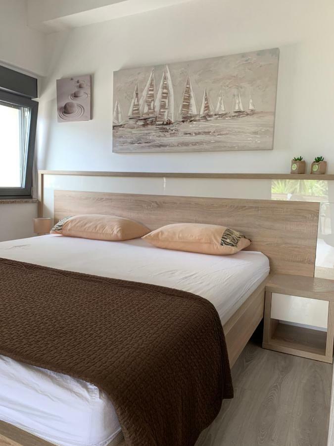 Apartmani Emilio Novalja Exterior foto